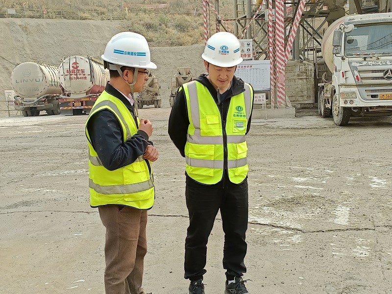 1617330283733785.jpg 聽取項目部負(fù)責(zé)人匯報.jpg