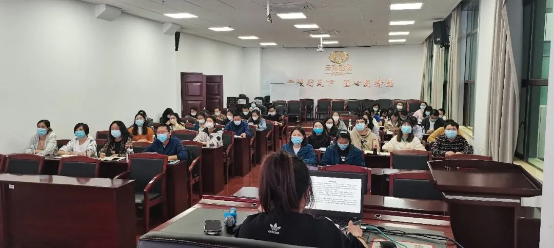 1653526885310090.jpg 2022-05-25-公司財(cái)務(wù)部開展財(cái)務(wù)內(nèi)部培訓(xùn).jpg