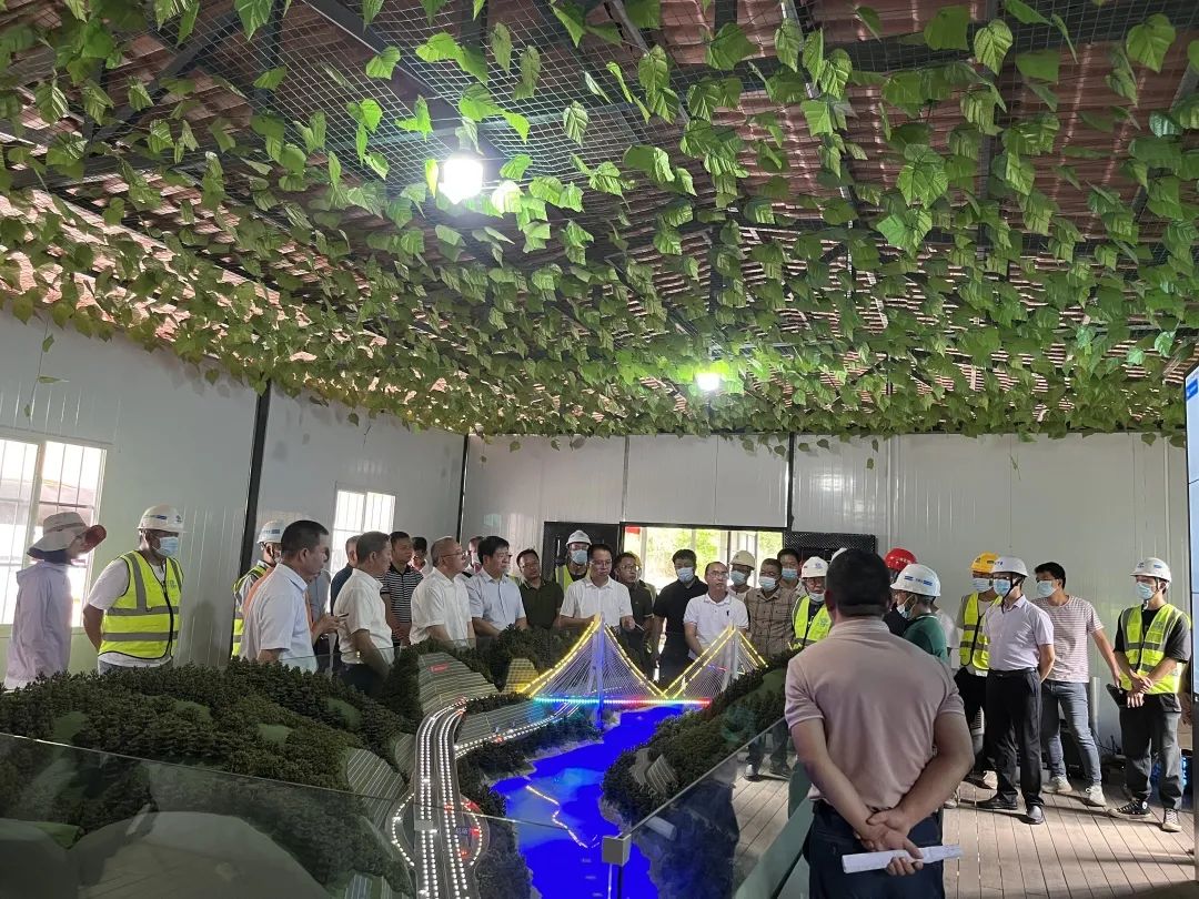 1656385448827621.jpg 西雙版納州委書記朱家偉到景洪神秘谷瀾滄江特大橋項(xiàng)目調(diào)研.jpg