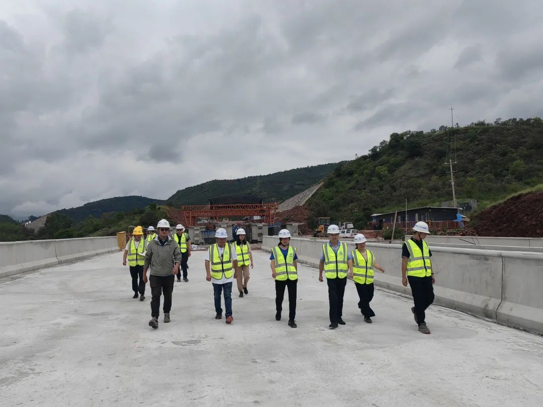 1659948351763763.jpg 張聯(lián)紅帶隊(duì)對(duì)永大項(xiàng)目進(jìn)行安全綜合大檢查并開(kāi)展“夏送清涼”慰問(wèn)活動(dòng)3.jpg