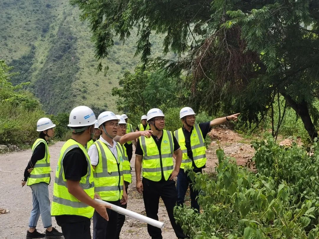 1662035000107629.jpg 李元鴻帶隊(duì)到峨石紅項(xiàng)目開(kāi)展項(xiàng)目策劃評(píng)審及“送清涼”慰問(wèn)活動(dòng)3.jpg