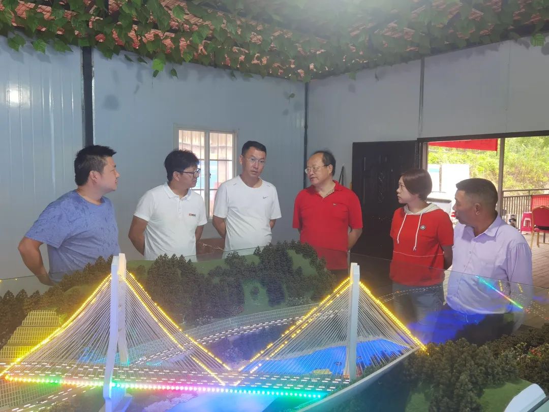 1662347046771575.jpg 省市政工程協(xié)會會長羅保到神秘谷瀾滄江大橋項目指導(dǎo)工作.jpg