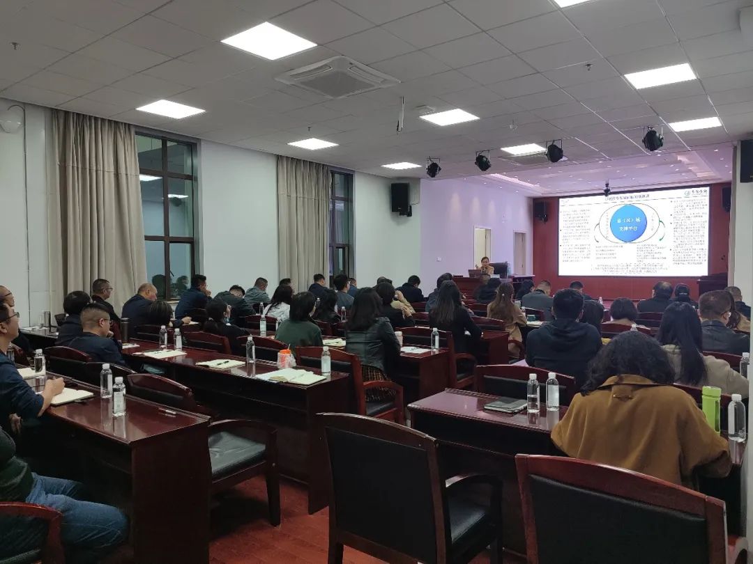 2022-11-2-公司開展政府投資項目投融資相關(guān)政策解析與投融資模式的運(yùn)用專題培訓(xùn).jpg
