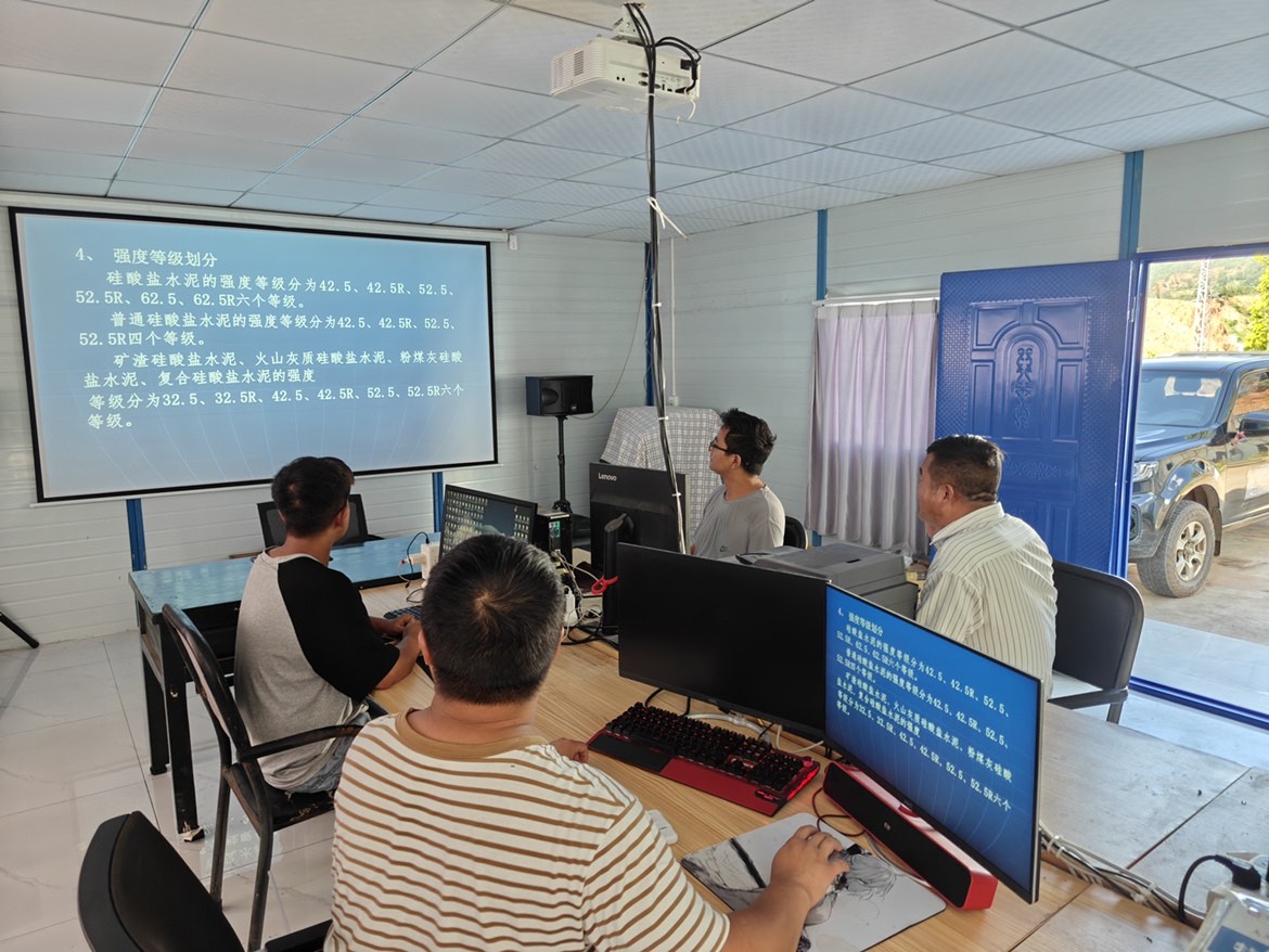 1756773502481590.jpg 南澗產(chǎn)業(yè)園項(xiàng)目開展混凝土原材料質(zhì)量檢查培訓(xùn).JPG