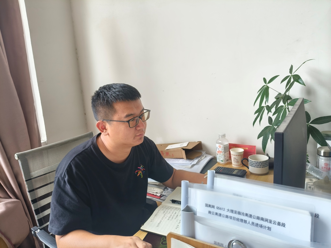 南云項(xiàng)目部青年在開(kāi)展計(jì)量工資—郭李強(qiáng) (2).jpg